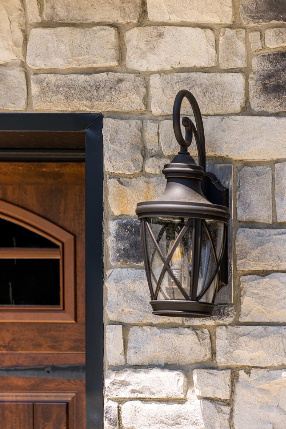 Glen-Gery | Limestone Kentucky Gray building stone veneer on exterior of home garage with coach light