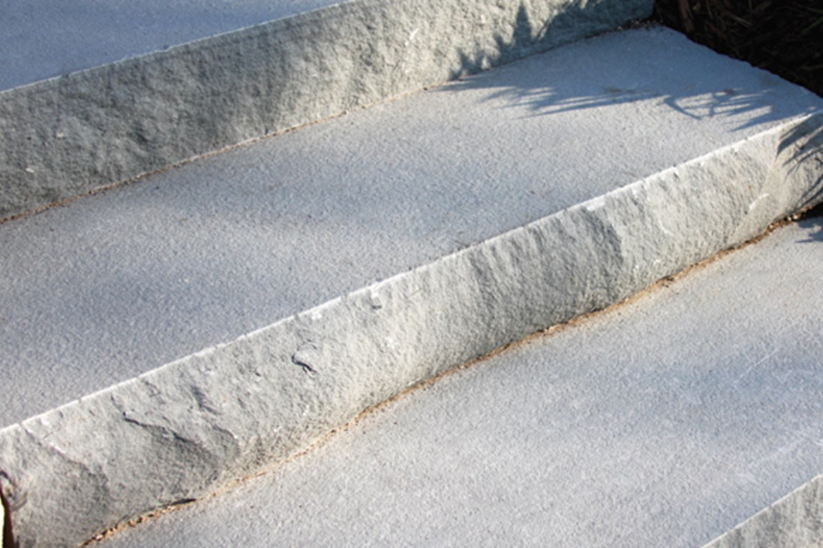 SC Chiseled Step 3 Sided Bluestone 18x48