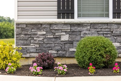 Glen-Gery | Glen Ridge Granite building stone veneer on exterior of home