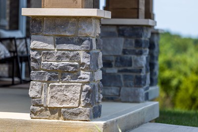 Glen-Gery | Ledgestone Kentucky Gray gray building stone veneer on front porch column