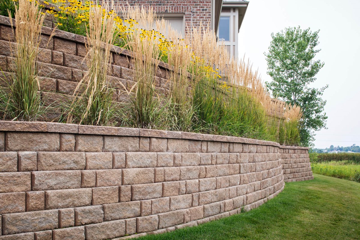 Belgard Highland Stone® Retaining Wall | Brickworks Supply