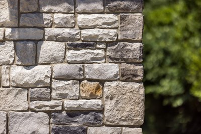Glen-Gery | Limestone Kentucky Gray building stone veneer on exterior of home
