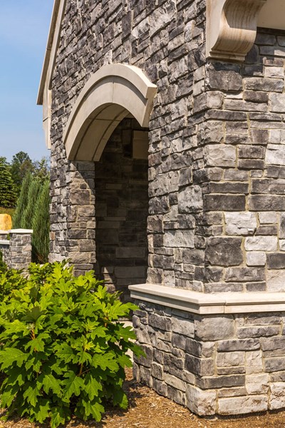 Glen-Gery's Glen Ridge Granite building veneer stone on exterior arched entry