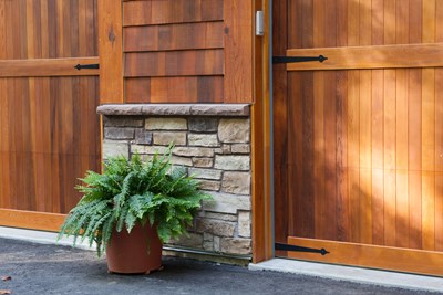 Glen-Gery | Glen Ridge Sonoma brown and tan building veneer stone on home's garage with cedar shake siding