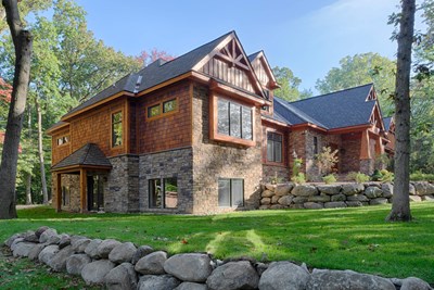 Glen-Gery | Glen Ridge Sonoma brown and tan building veneer stone on home exterior with wood cedar shake siding