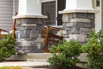 Glen-Gery | Glen Ridge Granite building veneer stone on two front porch columns