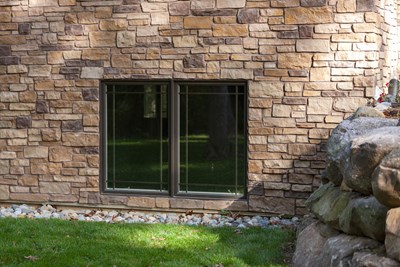 Glen-Gery | Glen Ridge Sonoma brown and tan building veneer stone on home exterior with a basement egress window