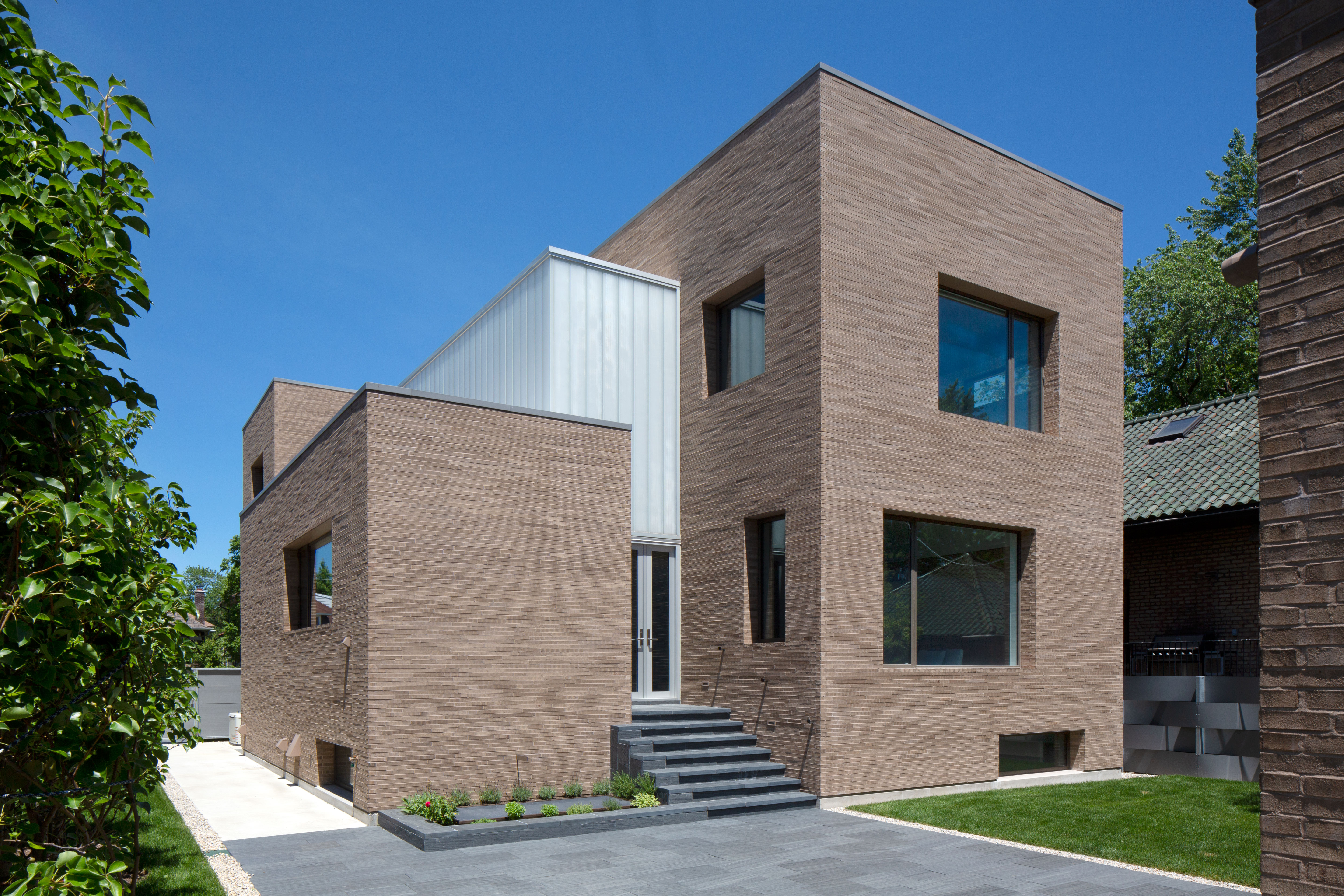 roman maximus gray brick featured in stunning residential architecture project spotlight