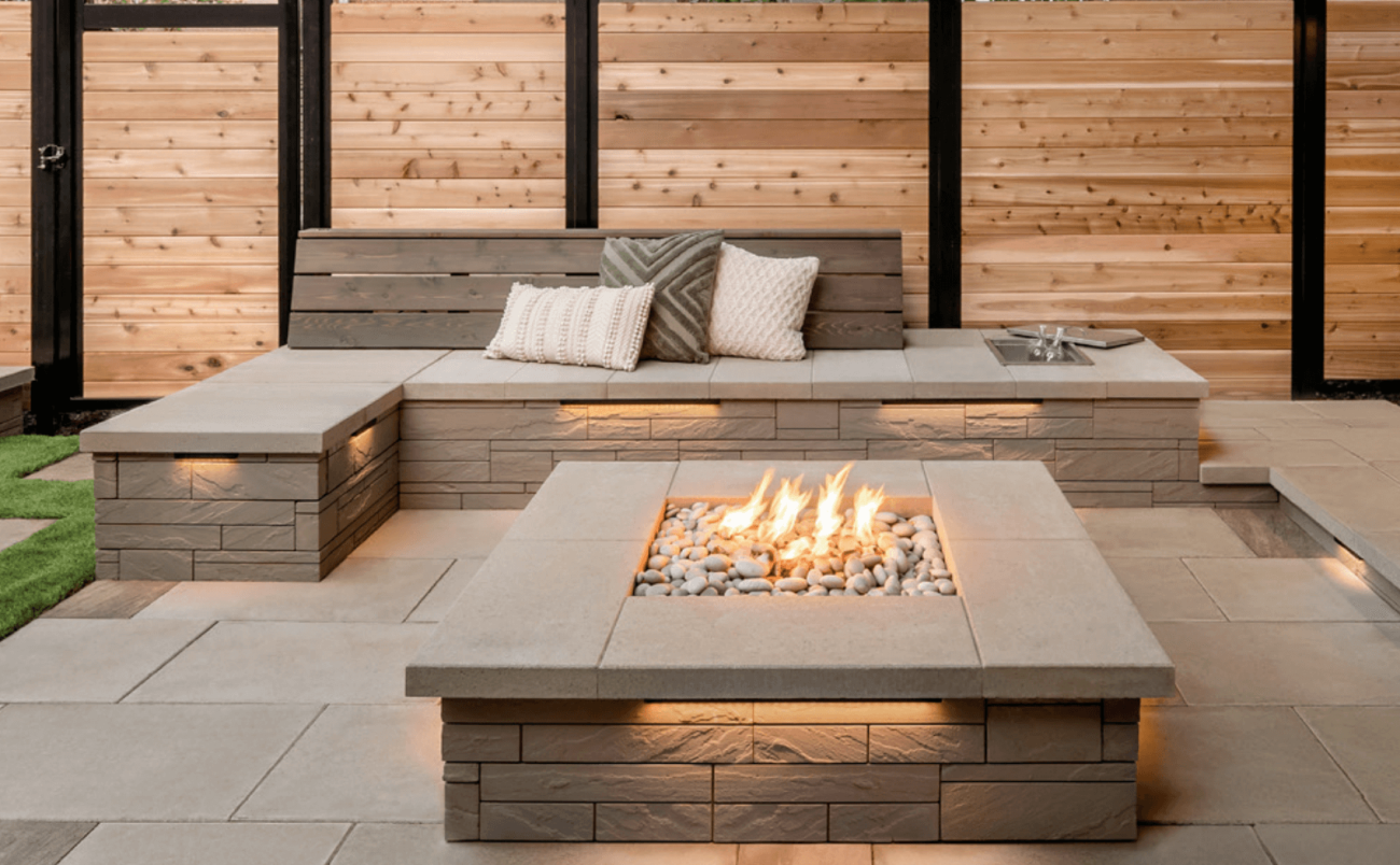 Techo-Bloc Fascia Bench with Iconic Wall L Shape