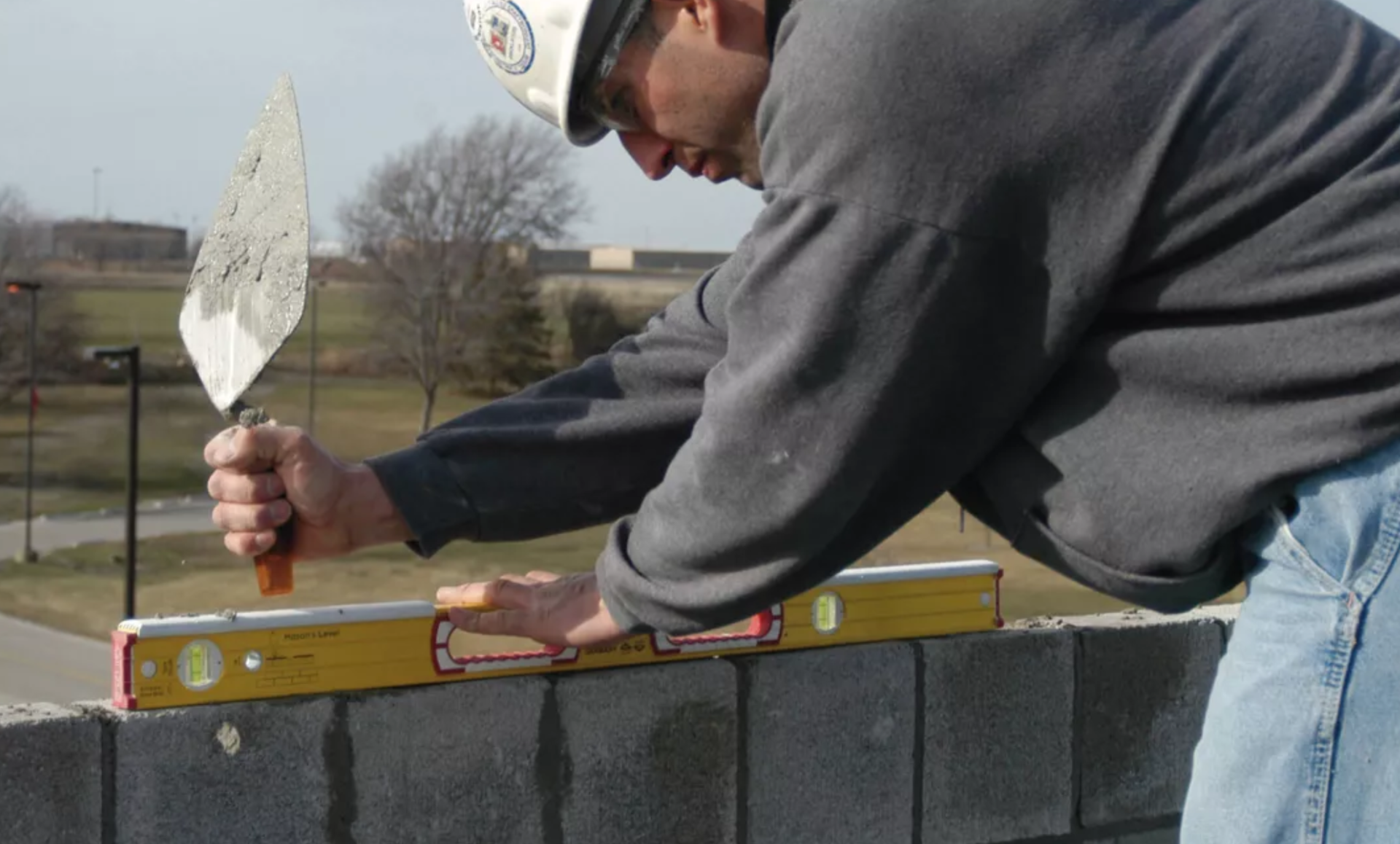 Bricklaying Like a Pro: Mastering the Essentials 