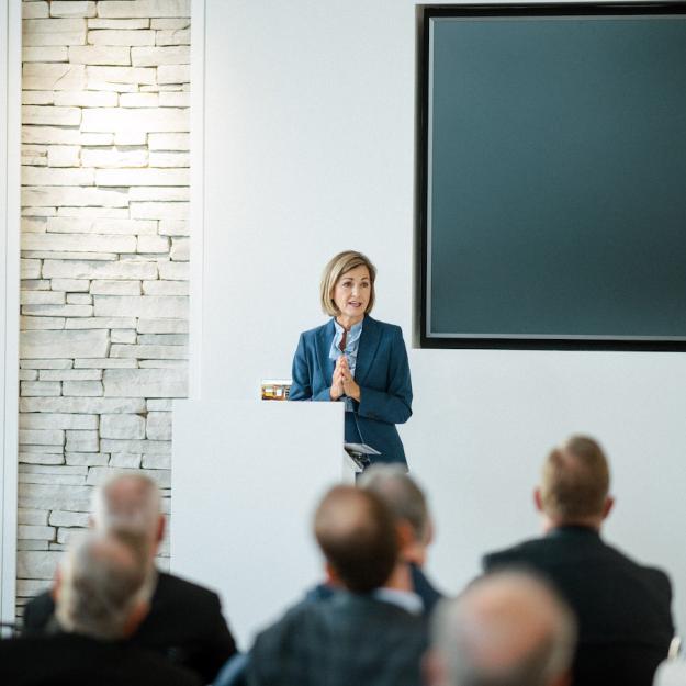 A women giving a presentation at a Glen-Gery design studio