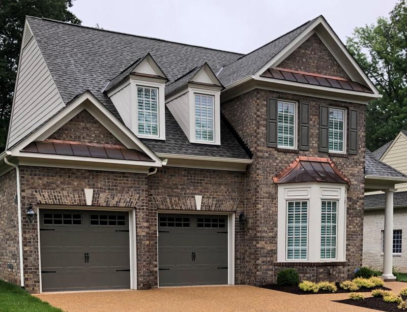 Blackmoor gray brick pine hall