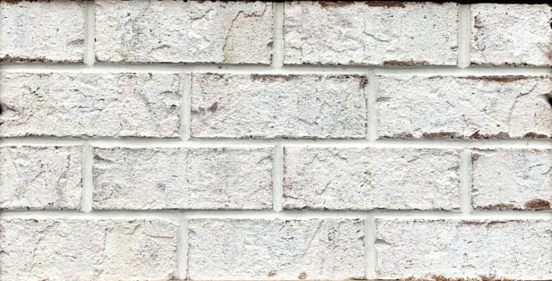 Villa Chase white brick pine hall