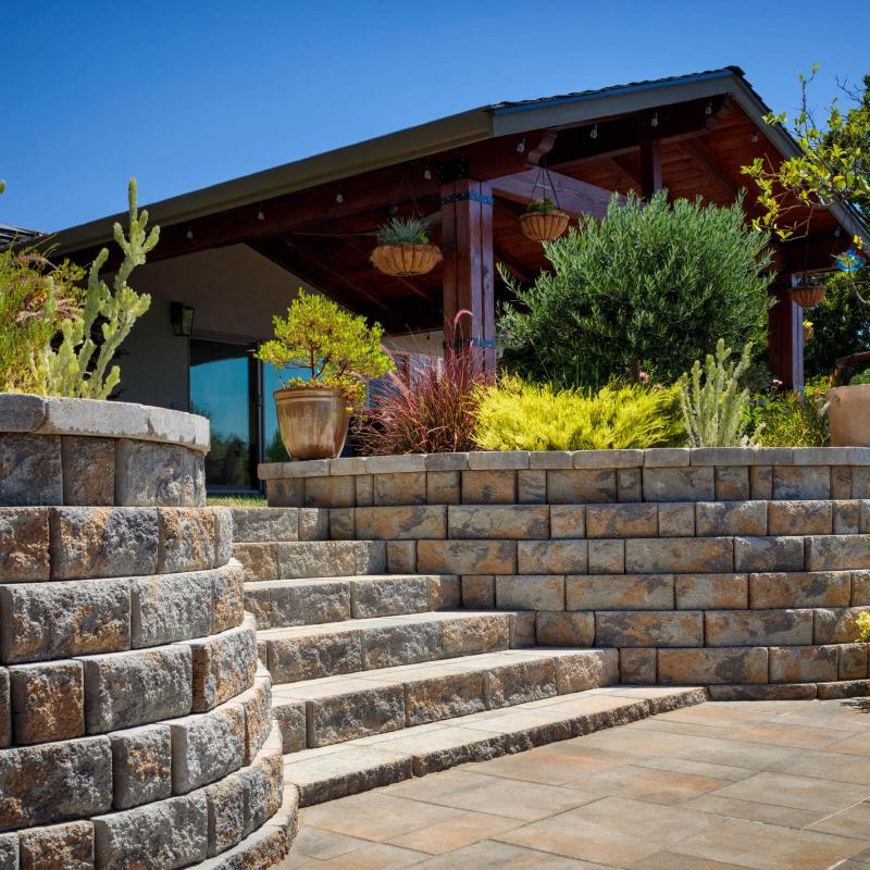 Highland Retaining Wall Stone in Sierra Stockton Design