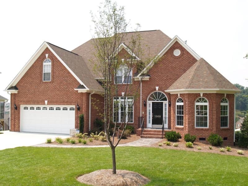 Stratford Rose red facebrick pine hall