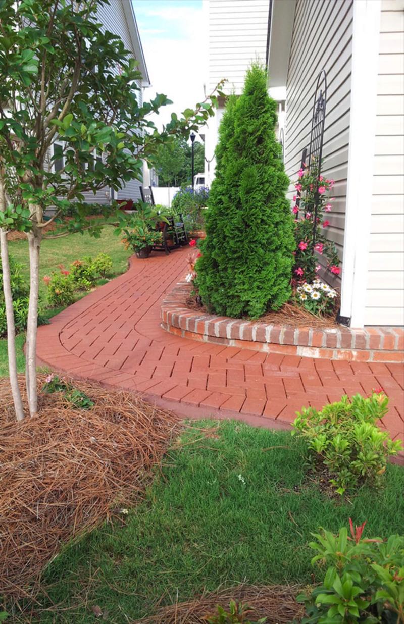 Pine Hall Brick English Edge Red Sidewalk