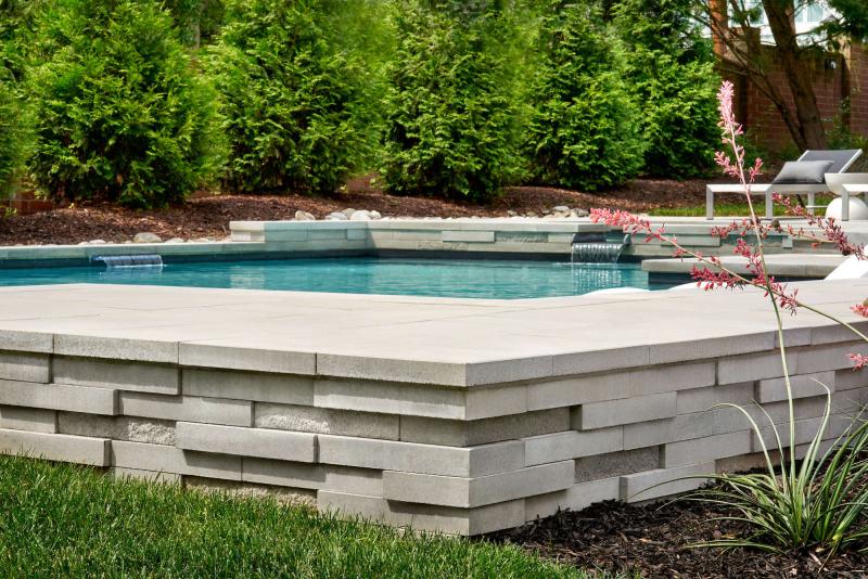 Techo-Bloc Graphix Wall in Greyed Nickel