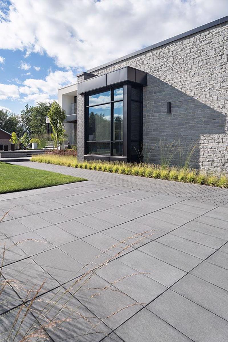 Techo-Bloc Sleek Pave Stone in Drummondville Compact View