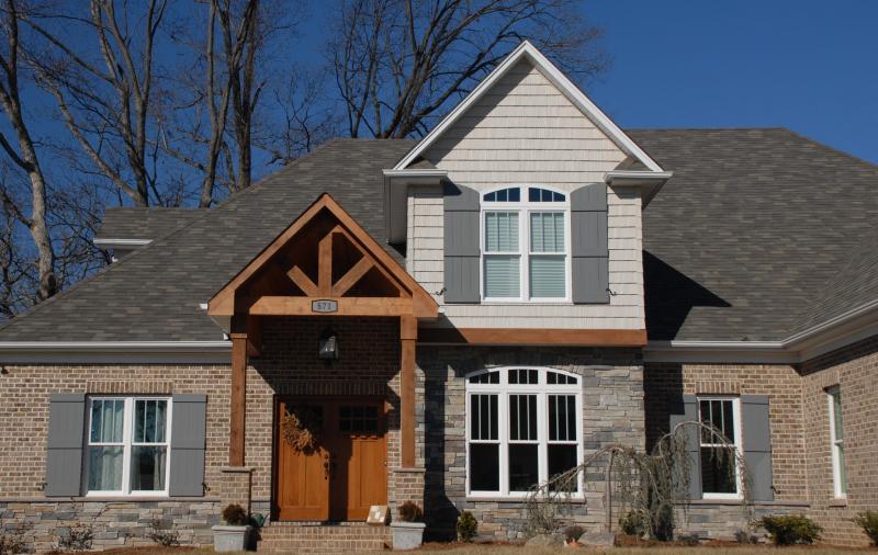 Blackmoor gray brick pine hall
