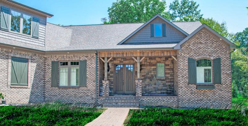 Blackmoor gray brick pine hall