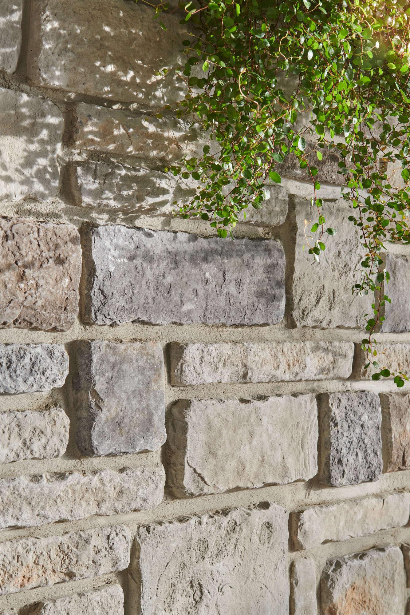 Cultured Stone Echo Ridge Sculpted Ashlar warm gray thin stone