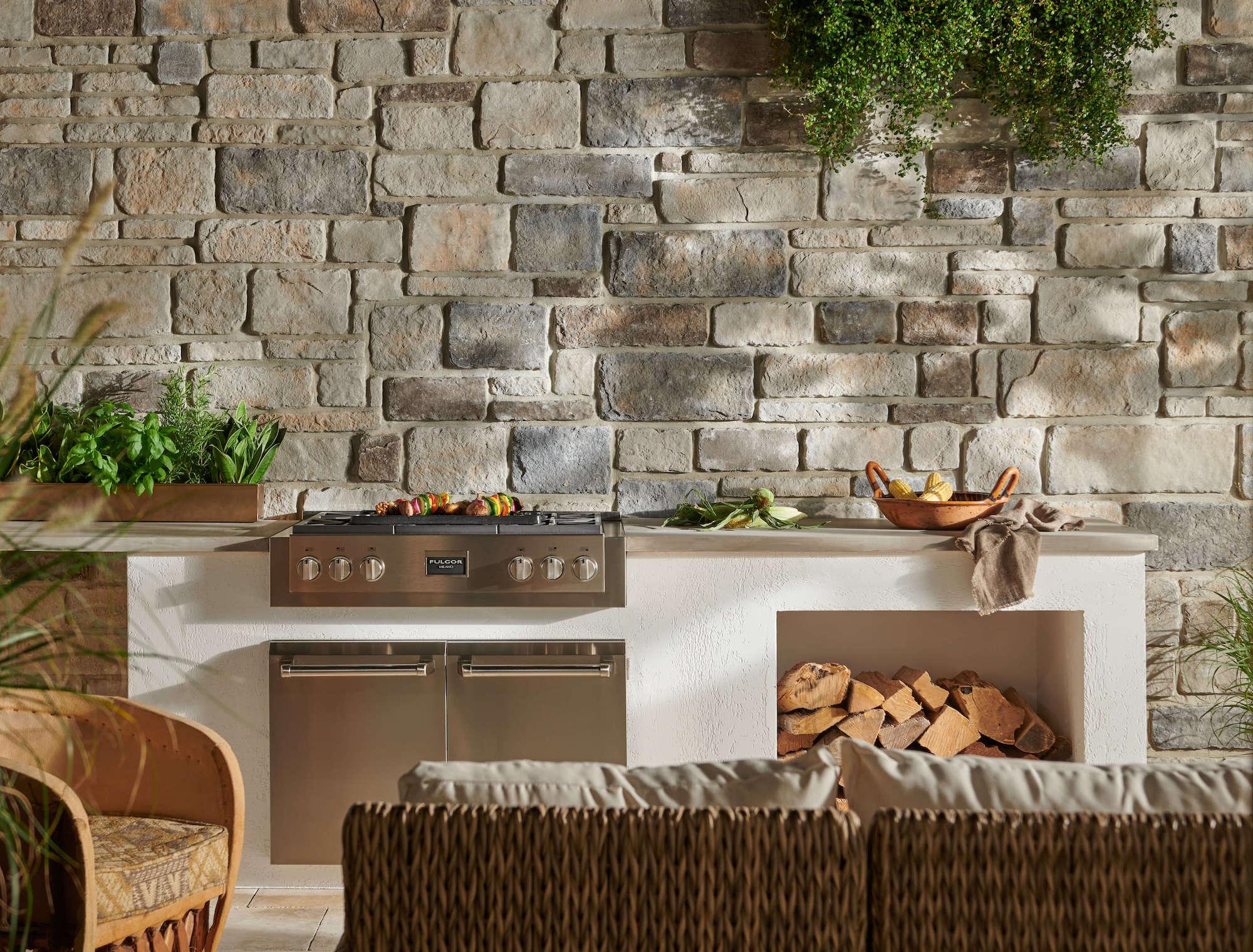 Cultured Stone Echo Ridge Sculpted Ashlar warm gray thin stone with range and split wood decor