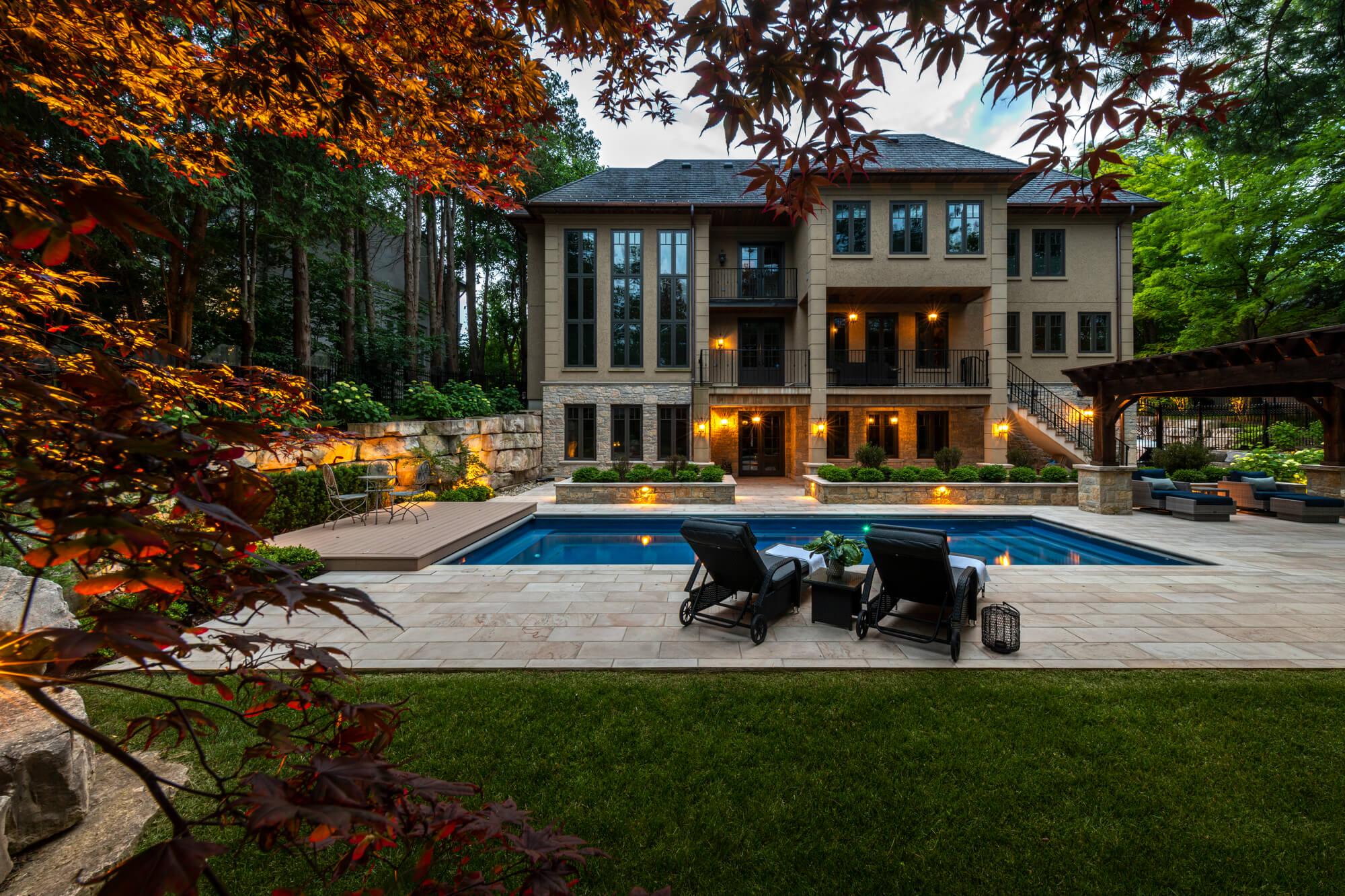Medium Natural Stone Scenic Stone - Scenic natural stone in medium size.
