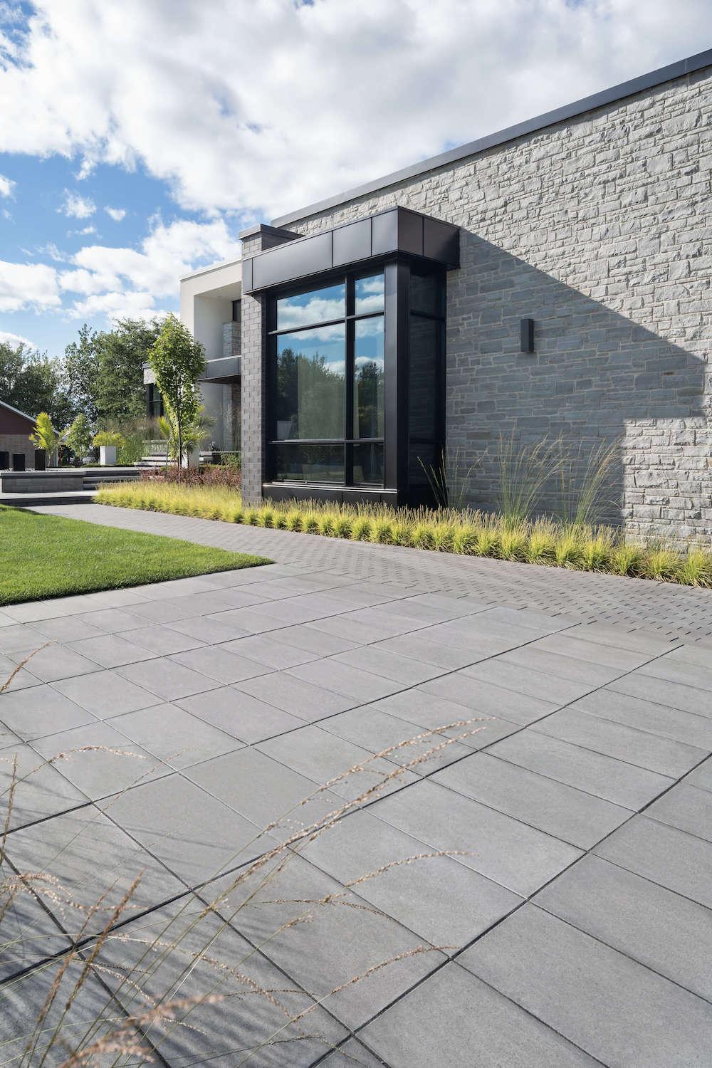 Techo-Bloc 'Bigger Than Life' Project in Backyard Design