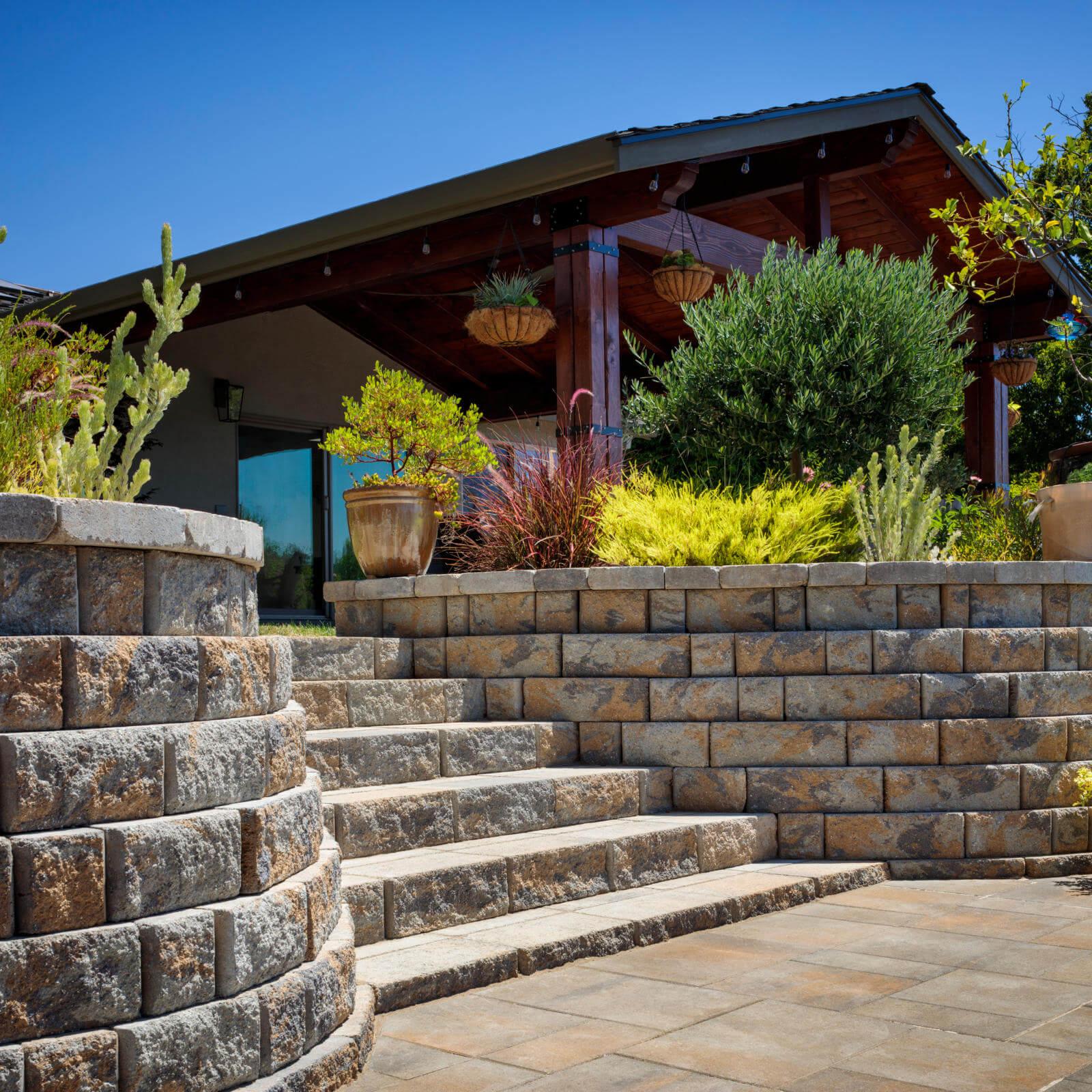 Highland Retaining Wall Stone in Sierra Stockton Design
