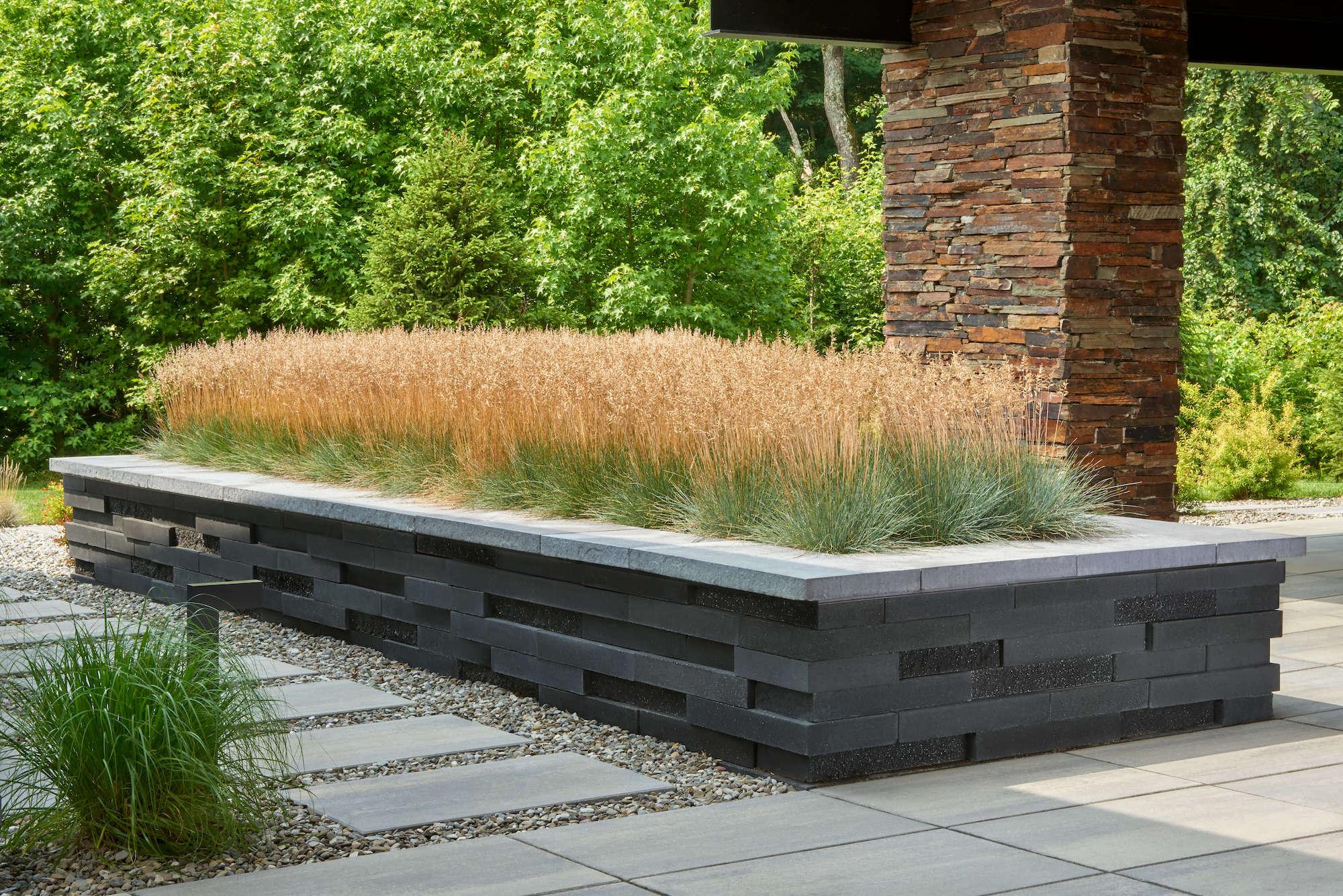 Techo-Bloc Graphix Wall in Onyx Black