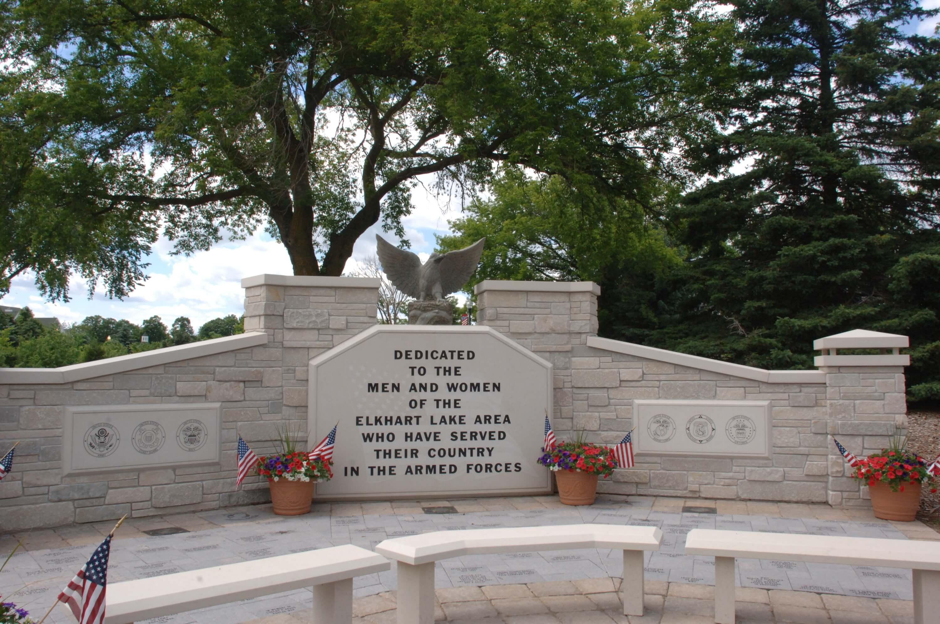 Eden Royal Chateau Tumbled Stone with Valders Caps