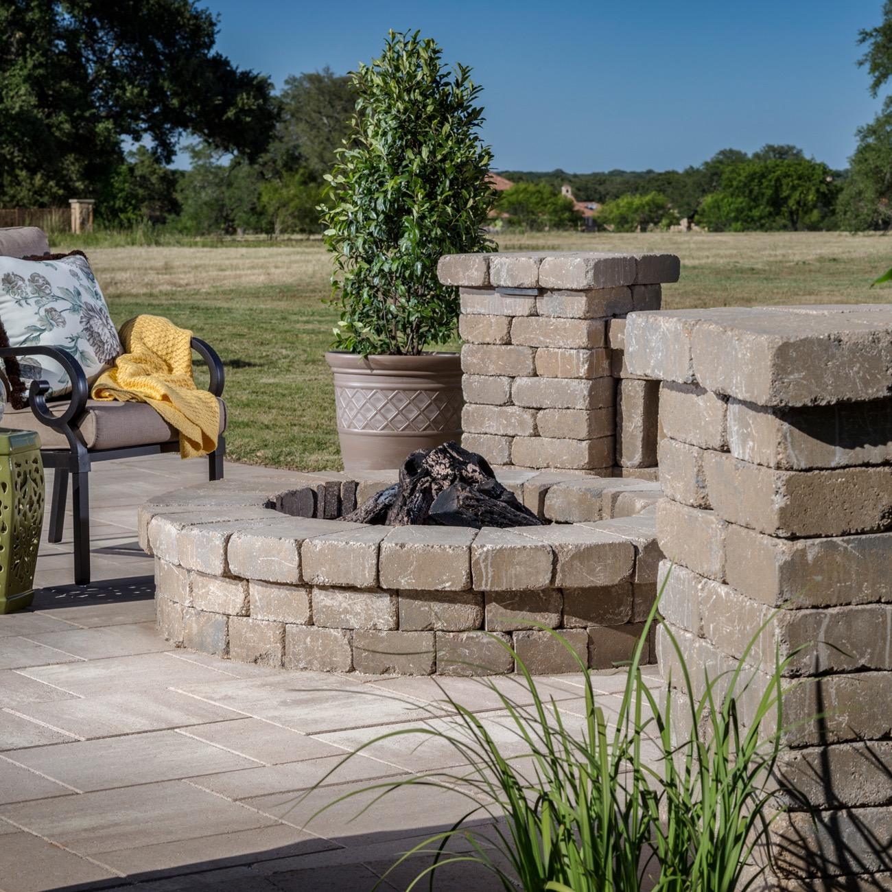 Jewel Firepit with Weston Wall