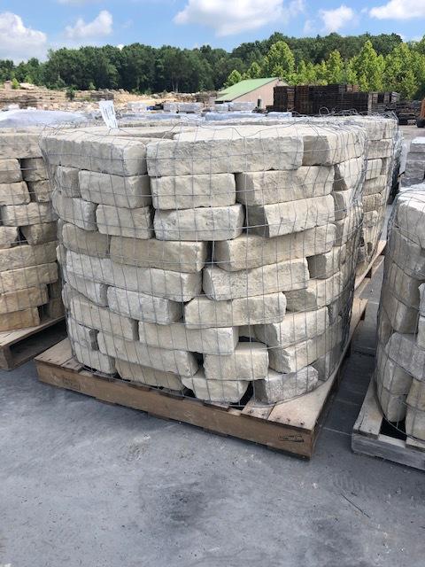 Earthworks Aux Vasas Buff Tumbled Edger