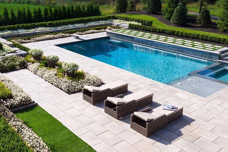 Travertina Raw Patio Paver Slabs with White Flowers