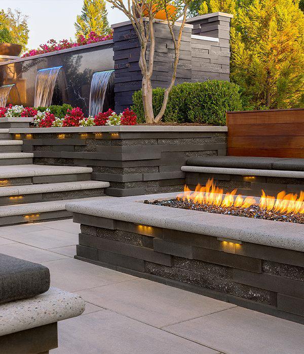 Techo-Bloc Graphix Wall with Bullnose Cap