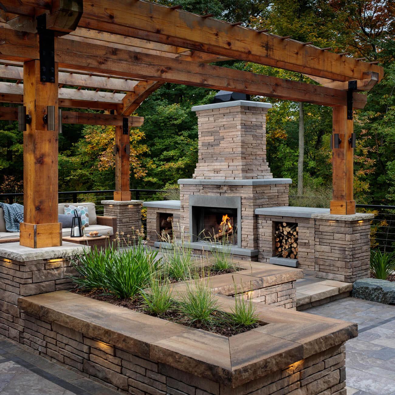 Belgard Bordeaux Fireplace in Sienna Midnight
